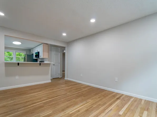 Matt Kate Apartments, 40-44 W Main St #44-13, Clinton, CT 06413