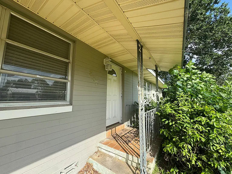 Porch area