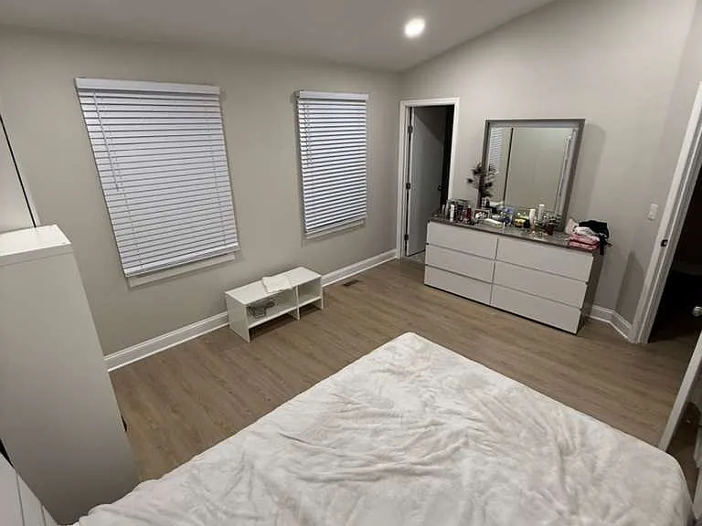 Primary bedroom ensuite