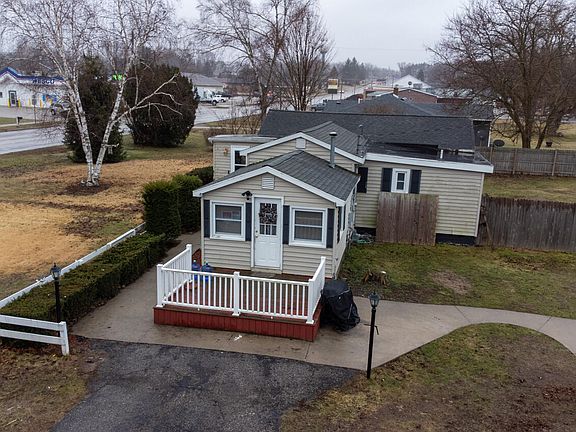 4th image of 167 S Division St