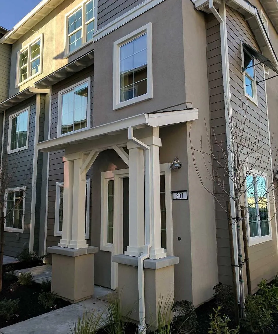 501 Jetty Dr — Photo 1