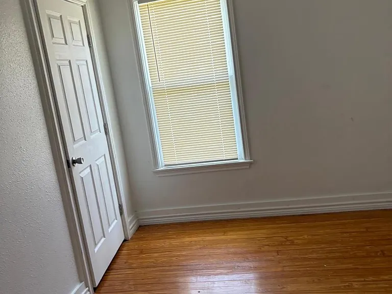 302 Ella St — Photo 5
