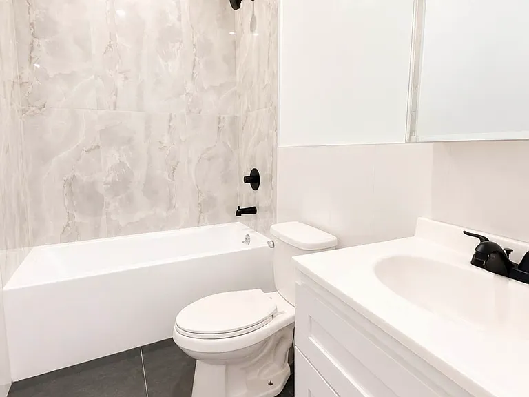 452 E 26th St #4A — Photo 4