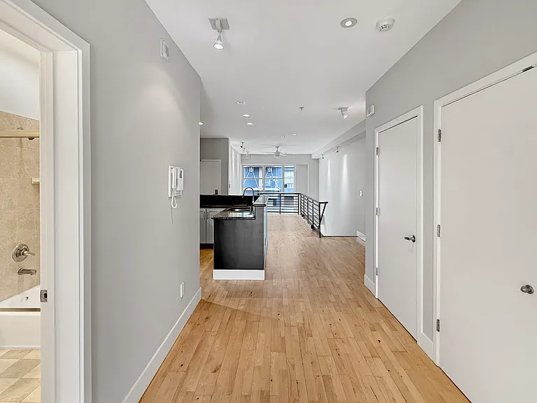 563 Minna St #2 — Photo 16