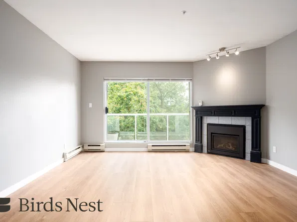 431 E 44th Ave #302, Vancouver, BC V5W 1W2