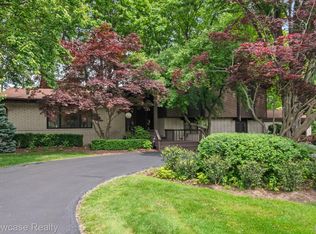 1804 W Bend Dr, Bloomfield Hills, MI