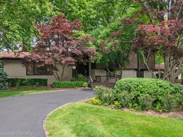 1804 W Bend Dr, Bloomfield Hills, MI 48302