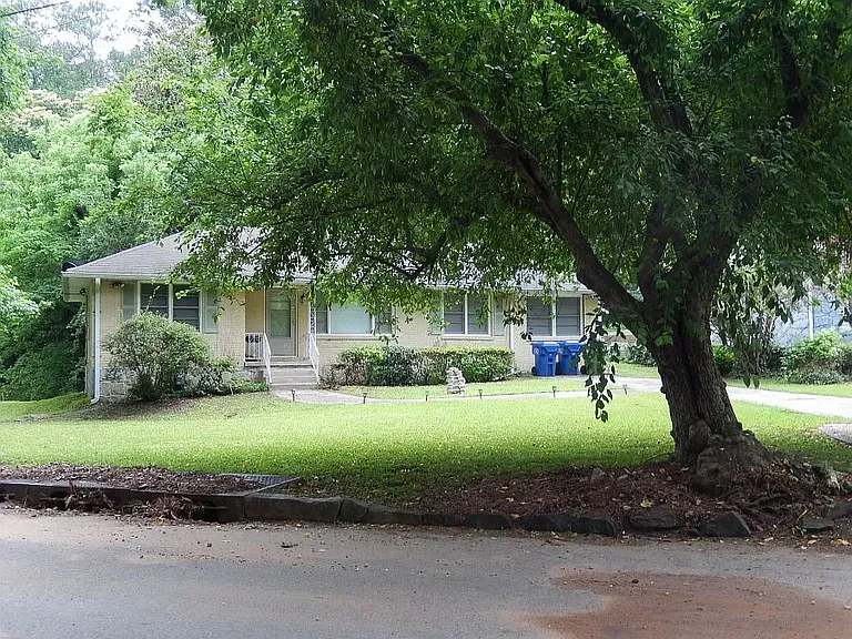 2436 Wilson Dr SW — Photo 2