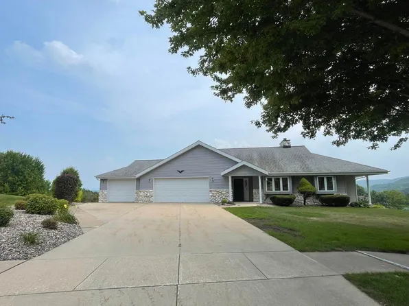195 Eagles Bluff Rd, La Crescent, MN 55947