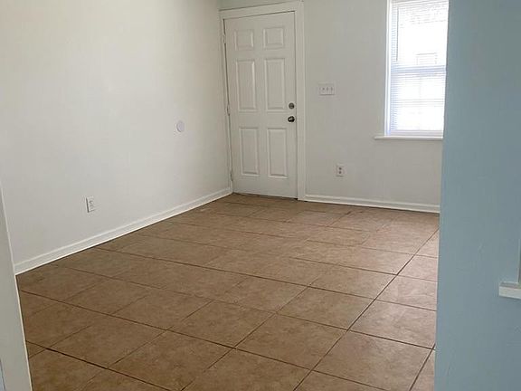 5th image of 2019 Clement Ave APT A