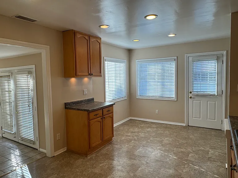 5625 W 83rd St — Photo 3