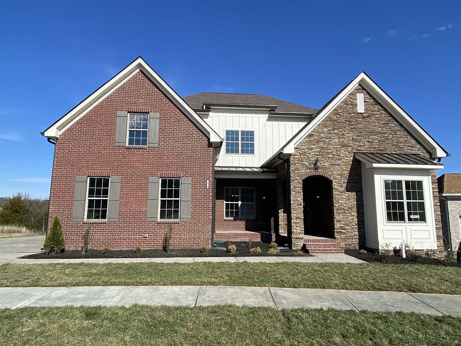5 bed, 4.5 bath, 4475 sqft, $6,000 — Photo 3