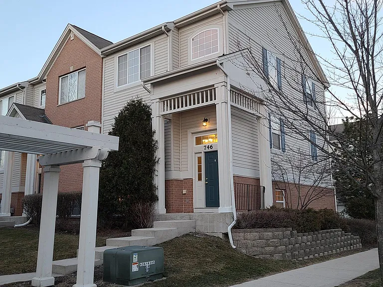Spacious, 3 level Townhome - corner unit