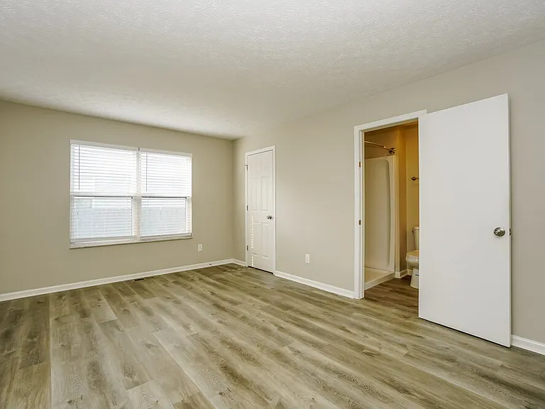 2146 Kingsglen Dr — Photo 14