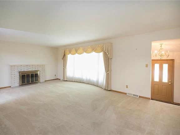 5th image of 22851 Laramie Dr