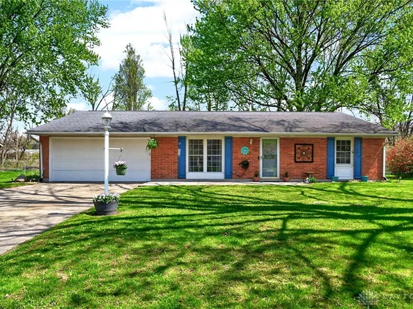 4264 Bellemead Dr, Bellbrook, OH 45305