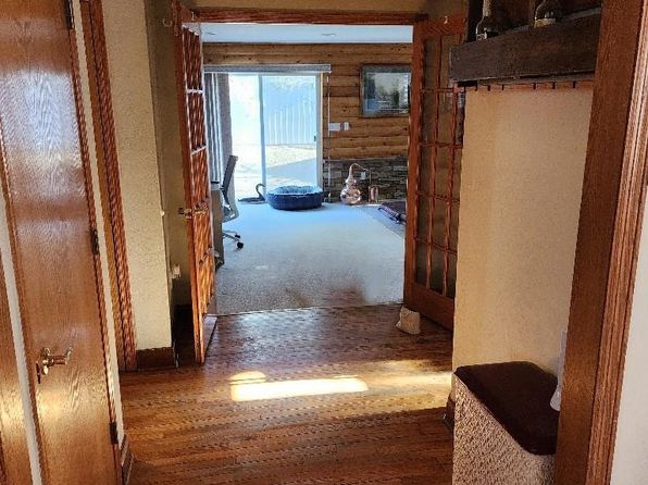 4 9th St SW, Waukon, IA 52172