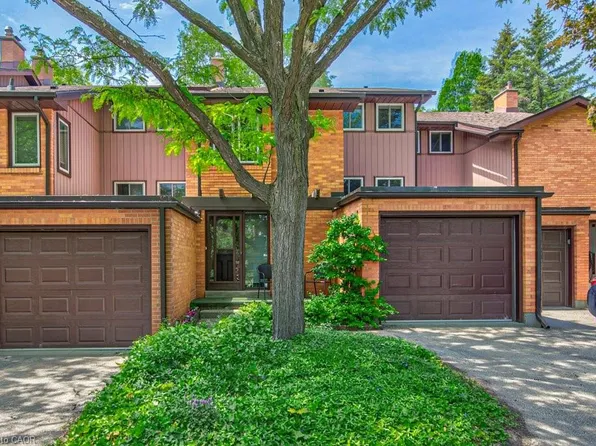 206 Candlewood Cres #13, Waterloo, ON N2L 5Y9