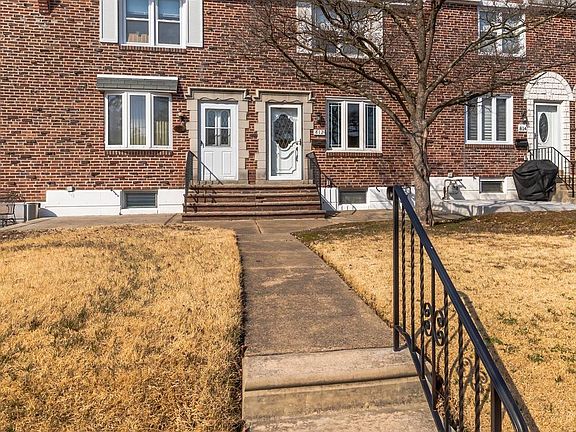 2nd image of 812 Park Dr