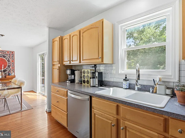 19 Fairview Ave — Photo 17