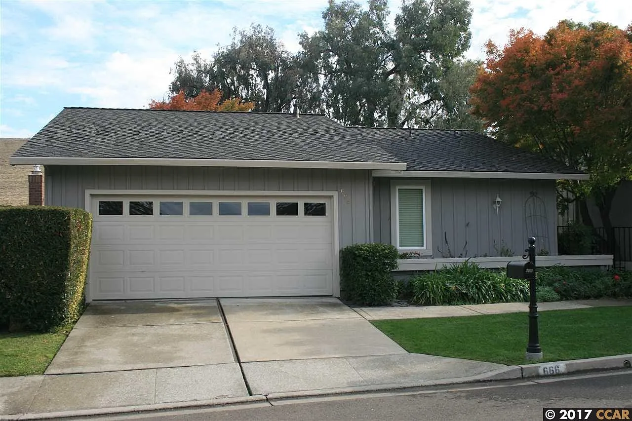 668 Paradise Valley Ct S photo 1