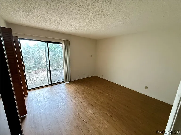 2318 Colby St — Photo 8