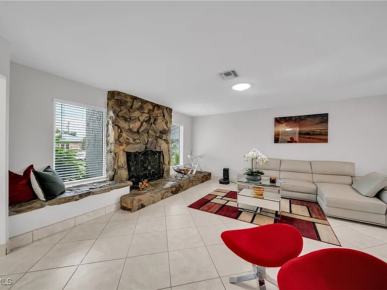 3746 SE 1st Pl — Photo 7
