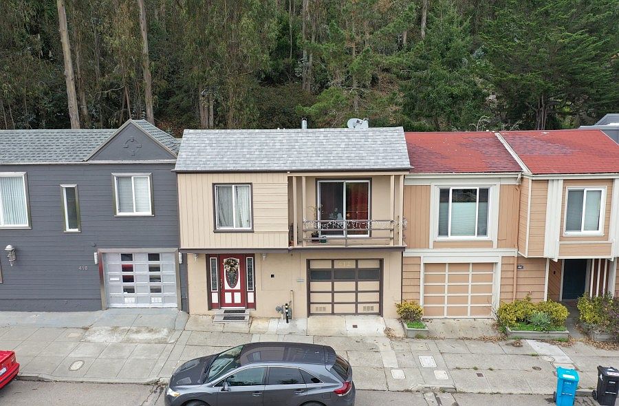 1st image of 412 Portola Dr