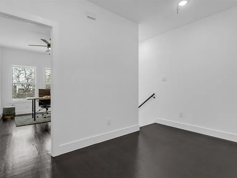 407 Dubois Ave — Photo 11