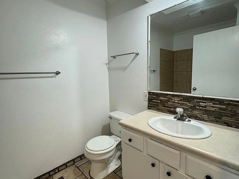 1104 - 1116 Mazatlan Cir. — Photo 4