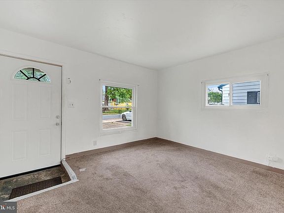 3rd image of 17 Onaway Pl