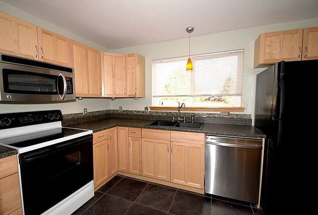 2nd image of 3133 Redstone Ln