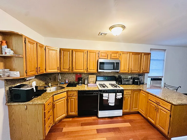 9039 Palisade Ave #3 — Photo 2