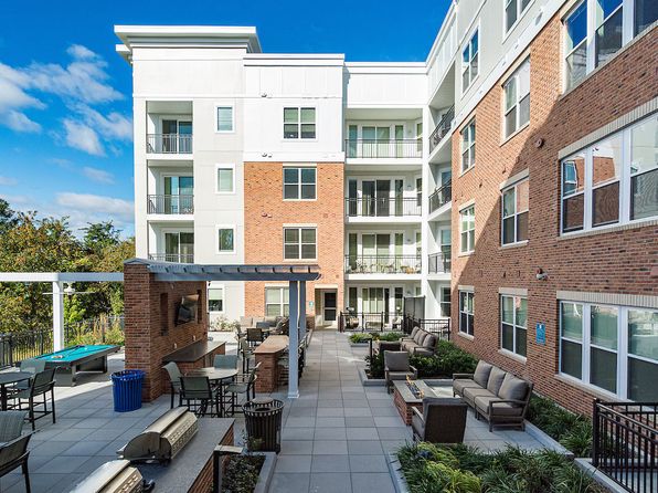 190 W 54th St APT 223