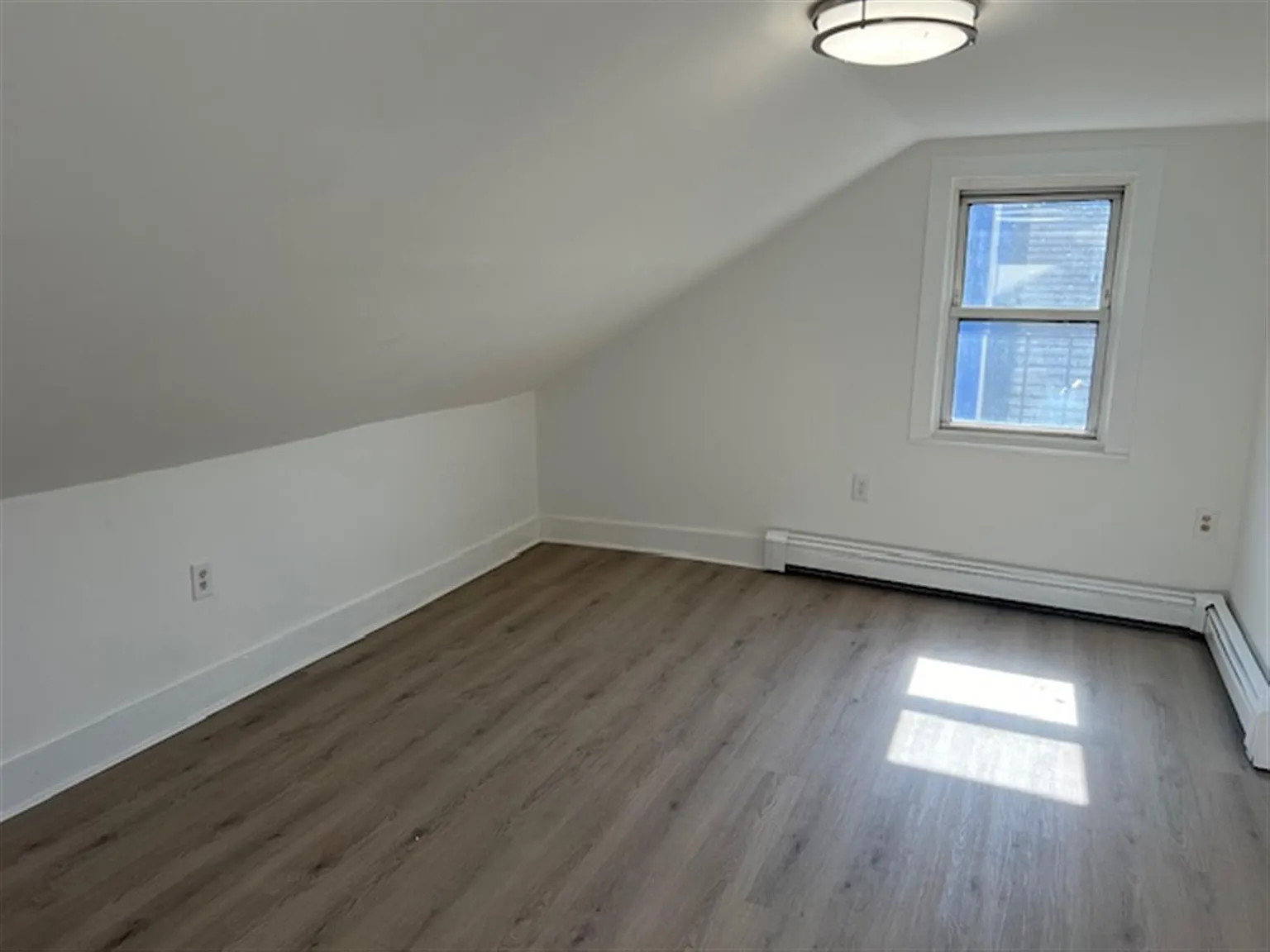3 bed, 1100 sqft, $3,600 — Photo 4