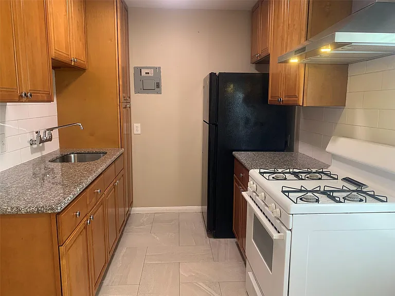 307 Avondale St #2.5 — Photo 8