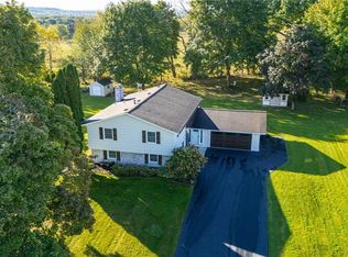 44 Round Trail Dr, Pittsford, NY 14534