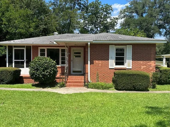 43 Pine St, Hazlehurst, GA 31539