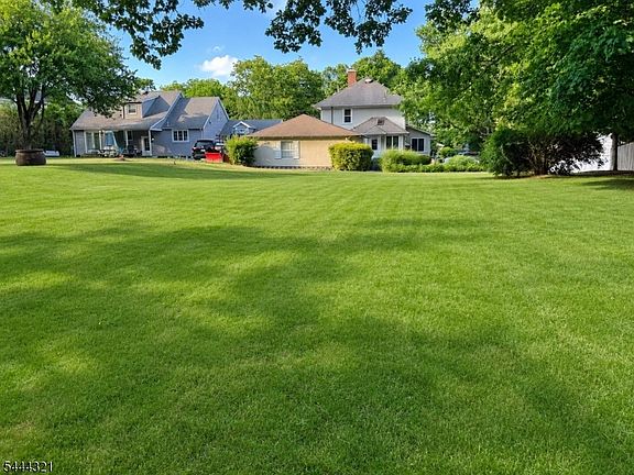 2nd image of 5 Madison Hts