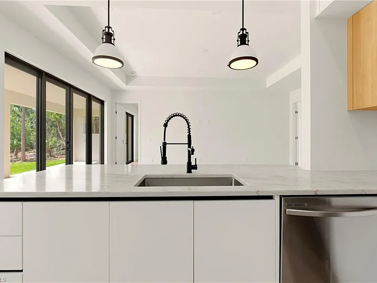1514 47th Ave NE — Photo 16