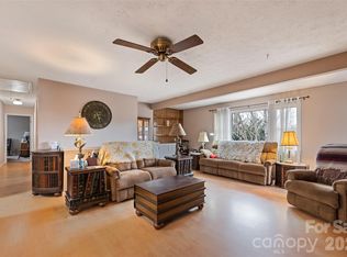 41 Vista Dr, Clyde, NC 28721