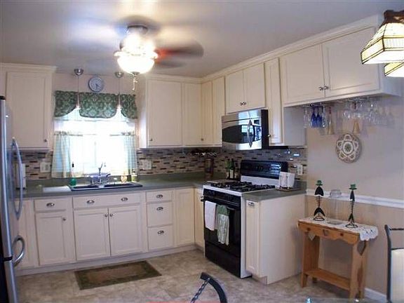 3rd image of 155 Cole Ave