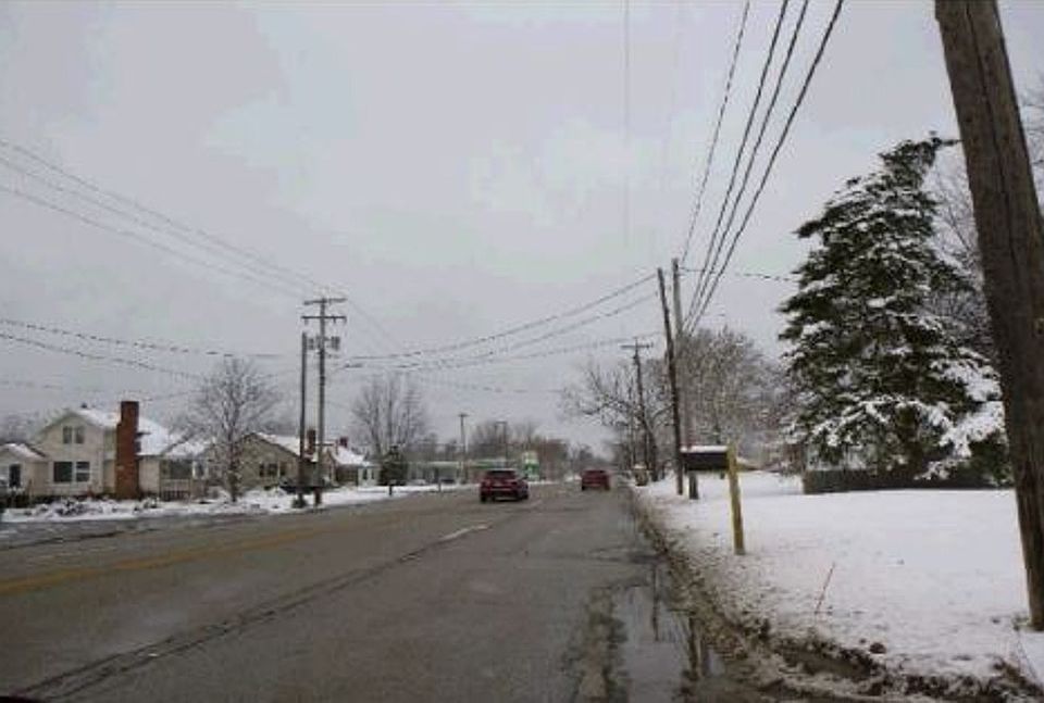 Exterior Neighborhood (street photo)