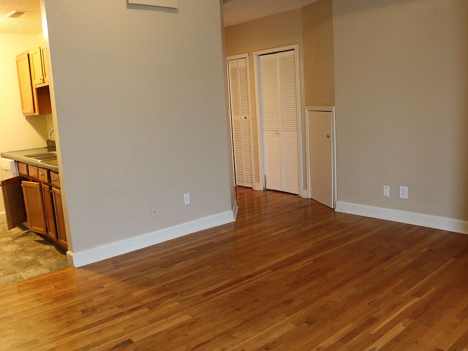 Longmeadow / EM2 Investments LLC Apartment Rentals Kansas City, MO
