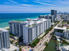 2301 Collins Ave