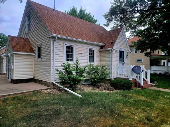 815 Hawley St, Jesup, IA 50648