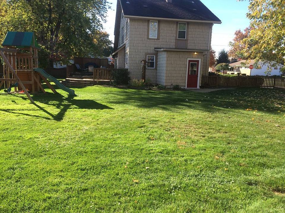2nd image of 221 7th St NW