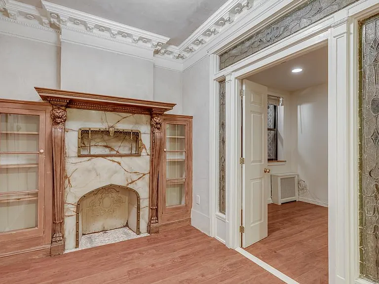 105 E 15th St #6 — Photo 3