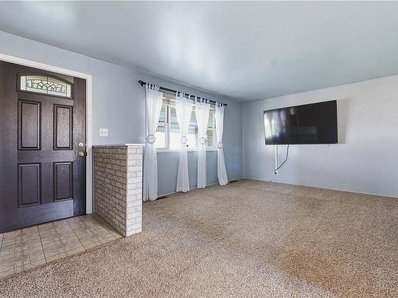 3rd image of 8600 Crystal Ave