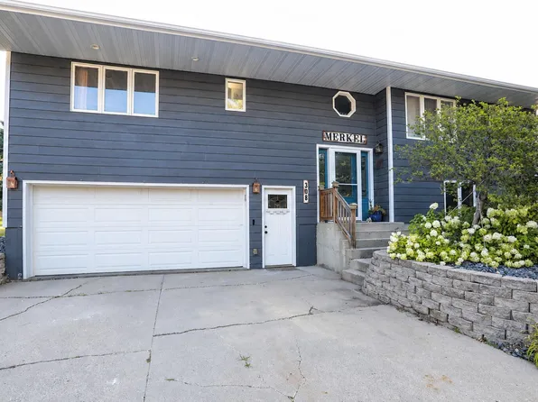 308 21st Ave NE, Aberdeen, SD 57401